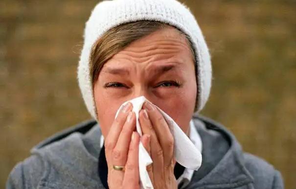 鼻塞打喷嚏治疗方法有哪些？小孩鼻塞怎么缓解？