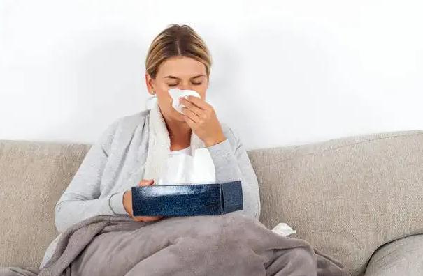 流鼻涕的原因有哪些？感冒流鼻涕打喷嚏吃什么药好？