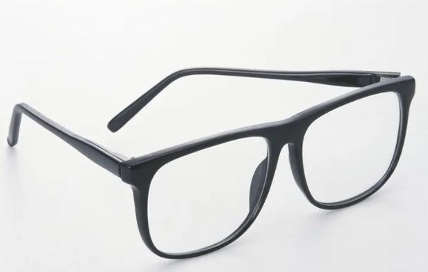 新配的眼镜戴着眼睛累是因为什么呢？戴眼镜眼睛疼是怎么回事？