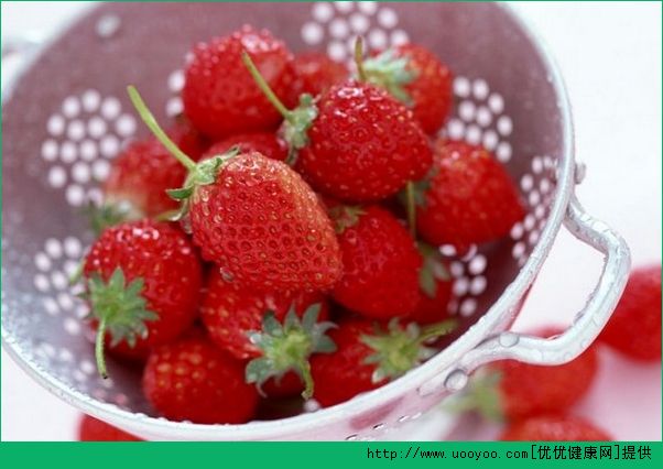 草莓和发酵粉能清除牙垢吗？草莓发酵粉美白牙齿科学吗？(3)