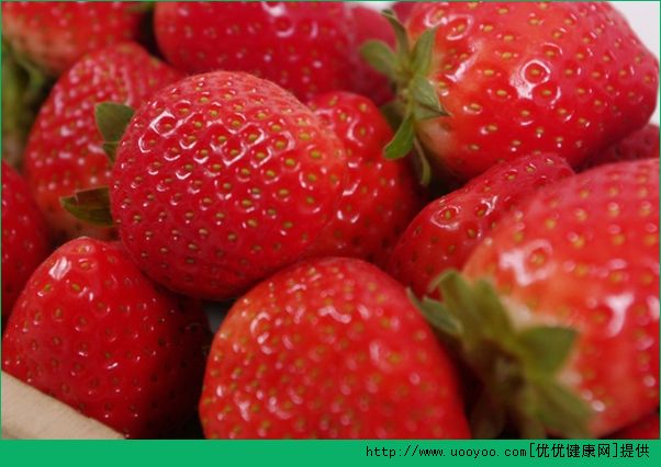 草莓和发酵粉能清除牙垢吗？草莓发酵粉美白牙齿科学吗？(4)